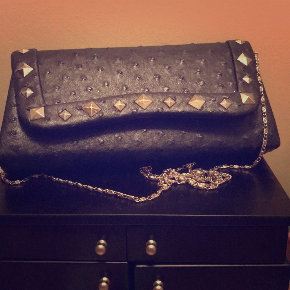 Black detailed clutch